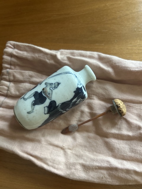 古玩陶瓷清中晚·青花釉里紅鐘馗人物紋鼻煙壺 真品鑒賞圖