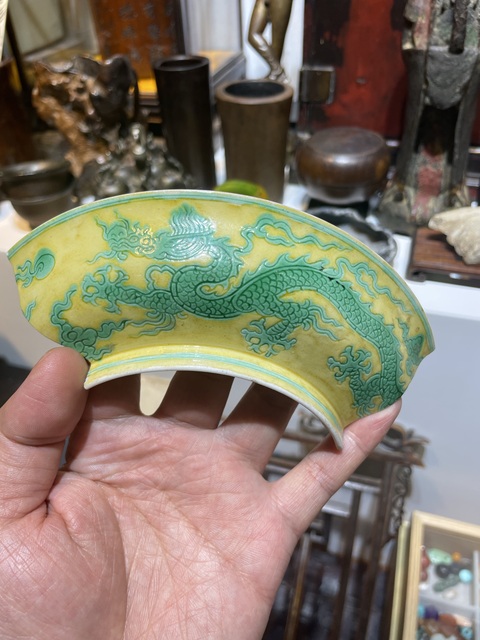 古玩陶瓷黃地綠彩龍紋標本真品鑒賞圖