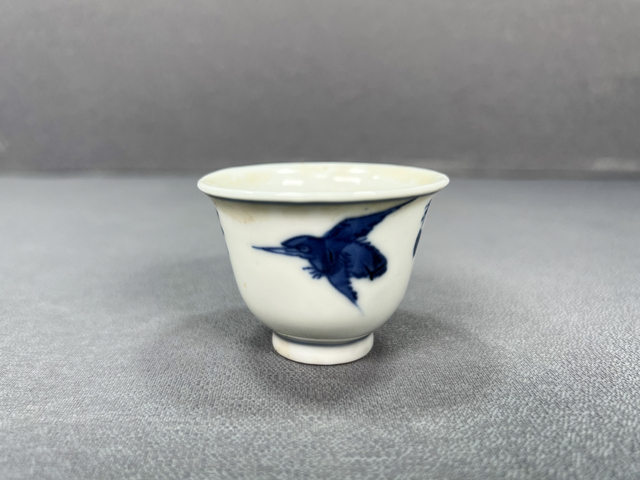 古玩陶瓷清中期·青花荷塘花鳥紋杯真品鑒賞圖