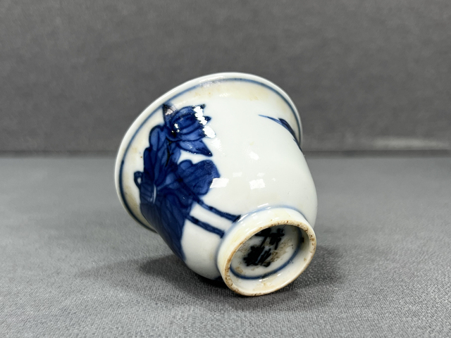古玩陶瓷清中期·青花荷塘花鳥紋杯真品鑒賞圖
