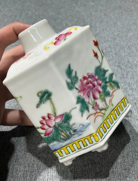 古玩陶瓷民國 粉彩花卉紋茶葉罐真品鑒賞圖