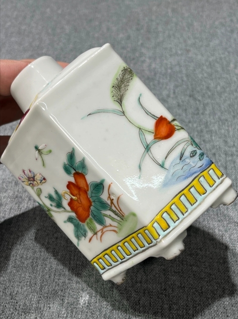 古玩陶瓷民國 粉彩花卉紋茶葉罐真品鑒賞圖