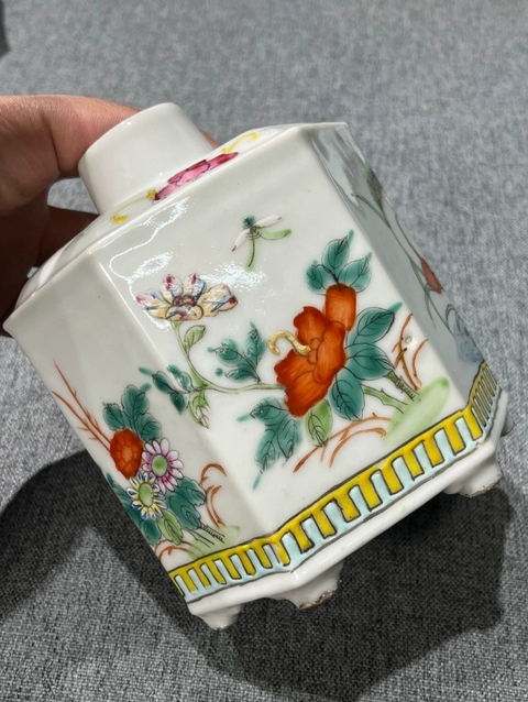 古玩陶瓷民國 粉彩花卉紋茶葉罐真品鑒賞圖
