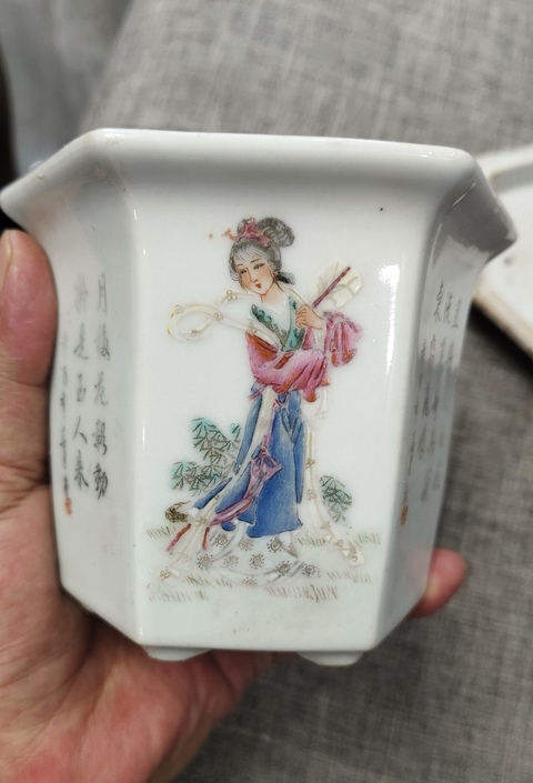 古玩陶瓷粉彩人物詩文六方花盆真品鑒賞圖