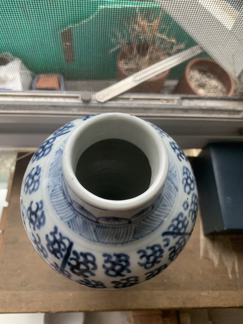 古玩陶瓷花卉紋青花雞腿蓋瓶真品鑒賞圖