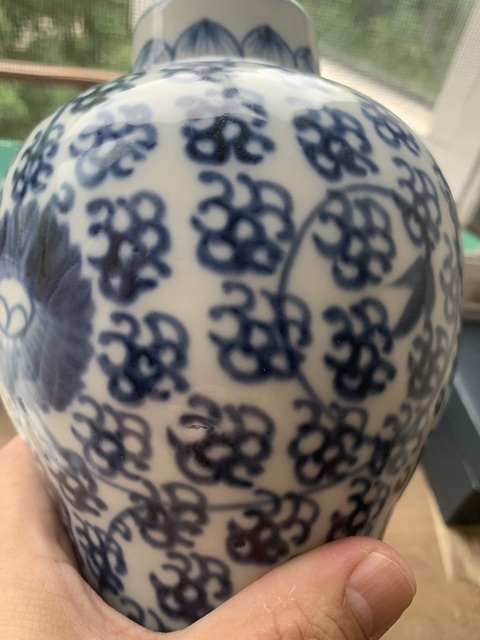 古玩陶瓷花卉紋青花雞腿蓋瓶真品鑒賞圖