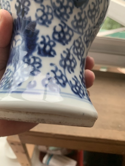 古玩陶瓷花卉紋青花雞腿蓋瓶真品鑒賞圖