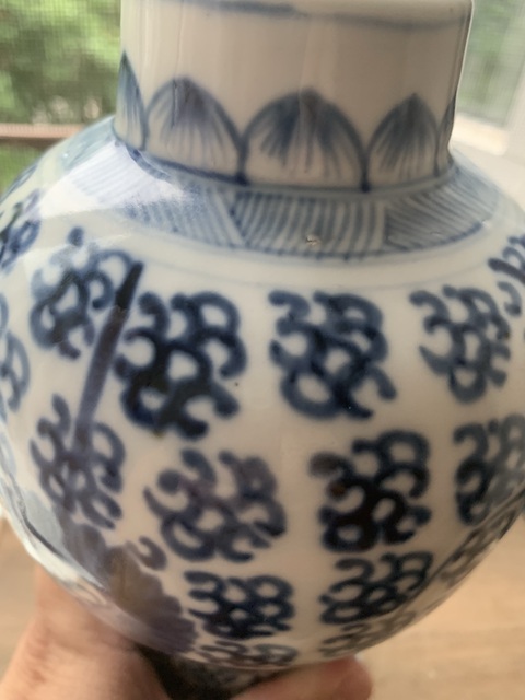 古玩陶瓷花卉紋青花雞腿蓋瓶真品鑒賞圖