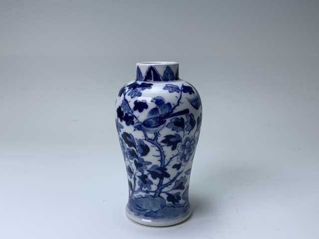 古玩陶瓷清晚期·青花花鳥紋賞瓶拍賣，當(dāng)前價(jià)格5500元