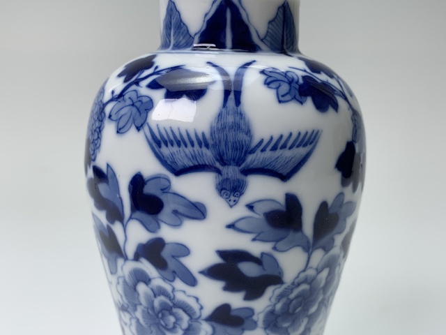 古玩陶瓷清晚期·青花花鳥紋賞瓶拍賣，當(dāng)前價(jià)格5500元