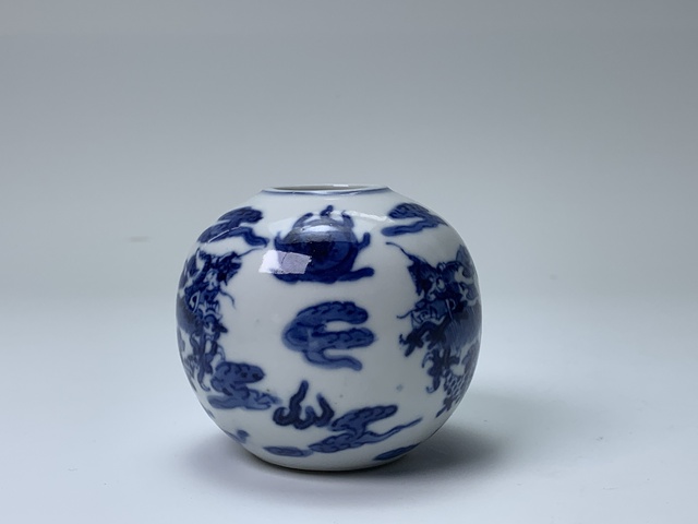 古玩陶瓷清晚期·青花雙龍戲珠紋水盂拍賣,當前價格3388元