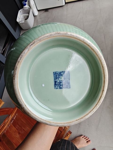 古玩陶瓷民國 青釉劃花瓶真品鑒賞圖
