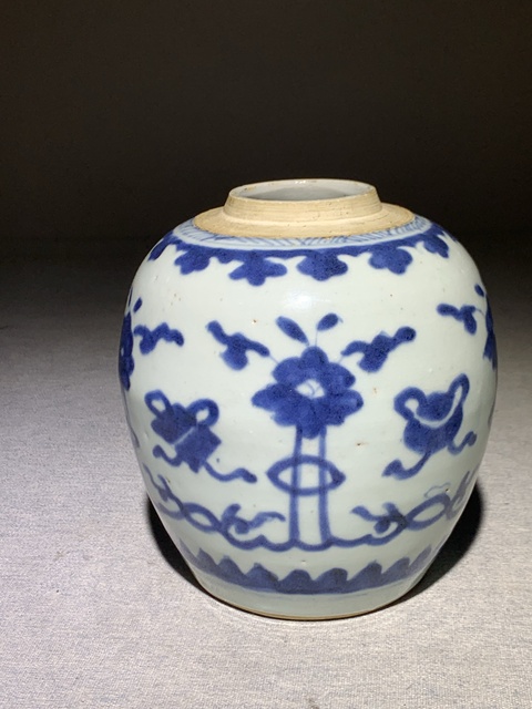 古玩陶瓷青花花間八寶紋罐真品鑒賞圖