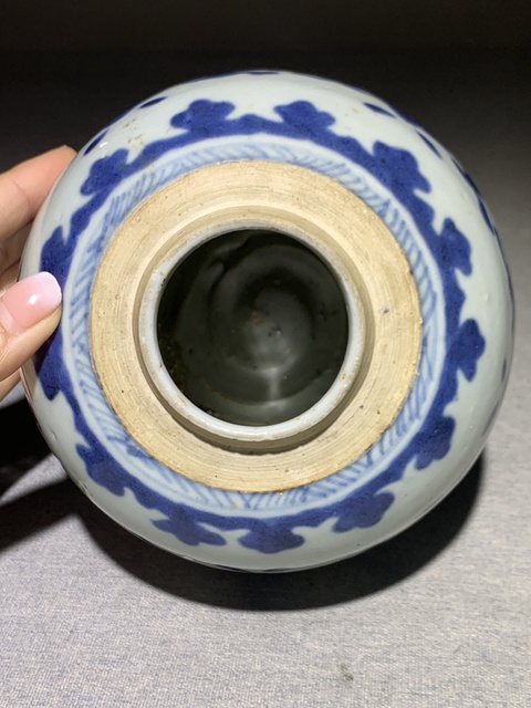 古玩陶瓷青花花間八寶紋罐真品鑒賞圖