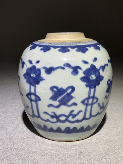 古玩陶瓷青花花間八寶紋罐真品鑒賞圖