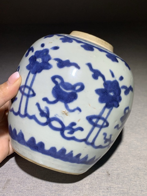 古玩陶瓷青花花間八寶紋罐真品鑒賞圖