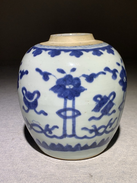古玩陶瓷青花花間八寶紋罐真品鑒賞圖