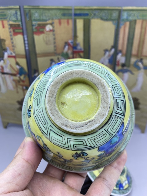 古玩陶瓷黃地素三彩人物故事紋蓋碗拍賣,當前價格3500元