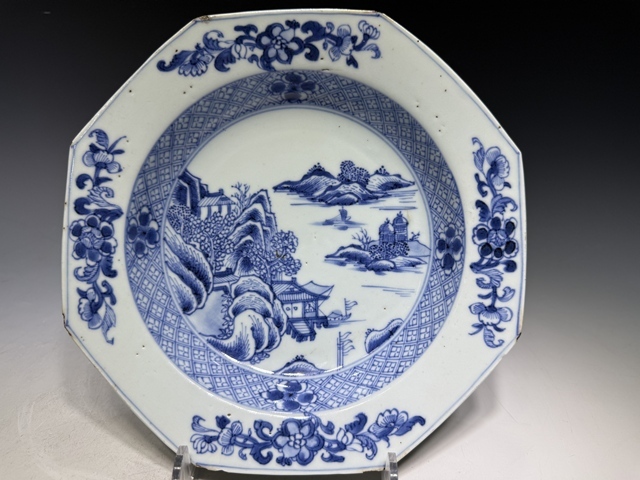 古玩陶瓷清乾隆·青花山水樓閣紋八方盤真品鑒賞圖