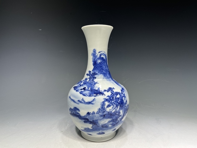 古玩陶瓷清晚期·青花山水人物紋賞瓶真品鑒賞圖