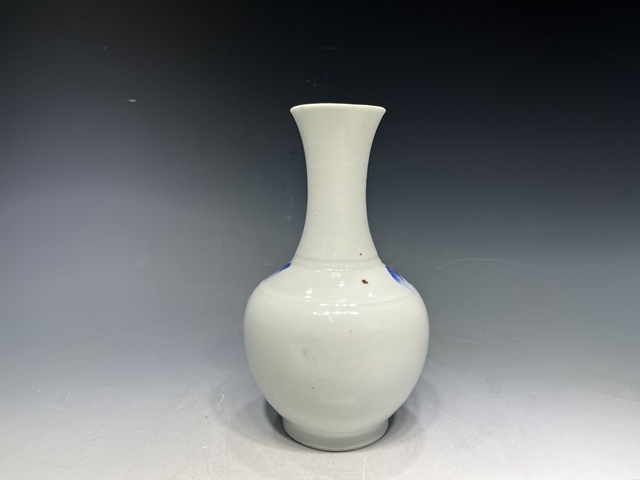 古玩陶瓷清晚期·青花山水人物紋賞瓶真品鑒賞圖