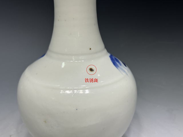 古玩陶瓷清晚期·青花山水人物紋賞瓶真品鑒賞圖