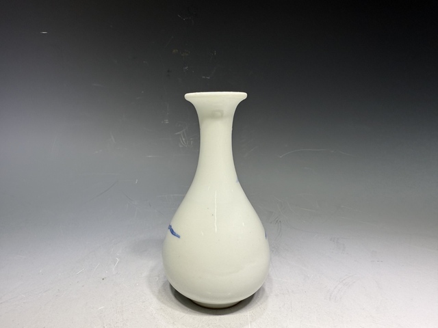 古玩陶瓷清晚期·青花釉里紅人物賞瓶真品鑒賞圖