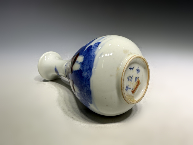 古玩陶瓷清晚期·青花釉里紅人物賞瓶真品鑒賞圖