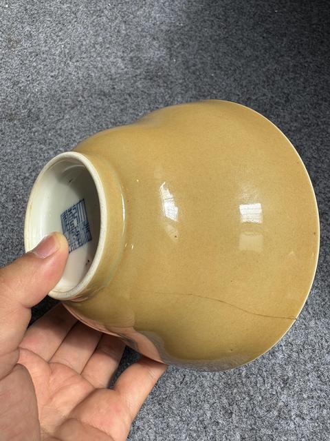 古玩陶瓷清乾隆 米黃釉折腰碗真品鑒賞圖