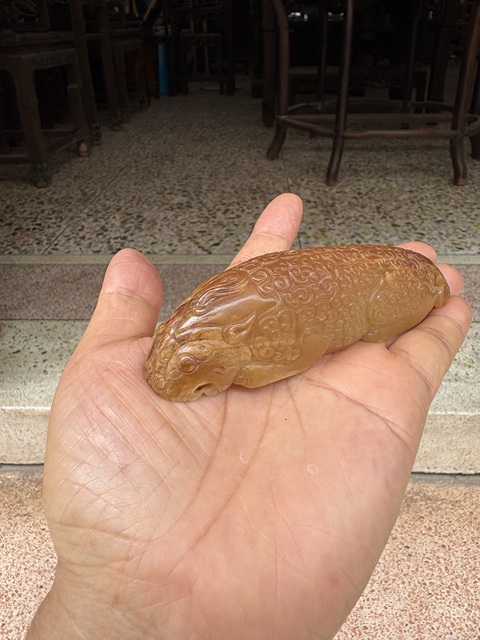 古玩玉器仿古紋飾玉雕瑞獸把件真品鑒賞圖