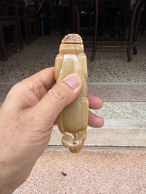 古玩玉器仿古紋飾玉雕瑞獸把件真品鑒賞圖