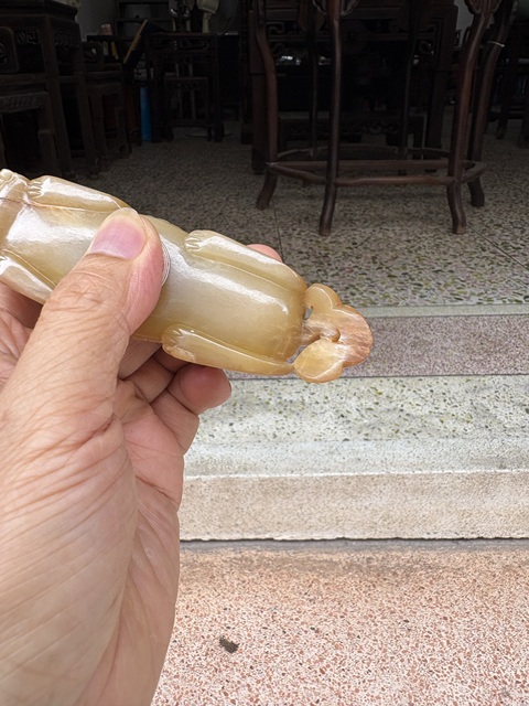 古玩玉器仿古紋飾玉雕瑞獸把件真品鑒賞圖