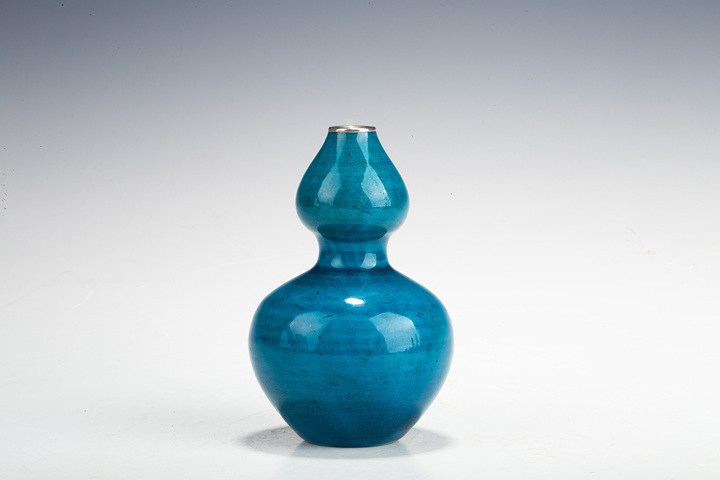 古玩陶瓷清乾隆·孔雀藍(lán)釉葫蘆瓶真品鑒賞圖