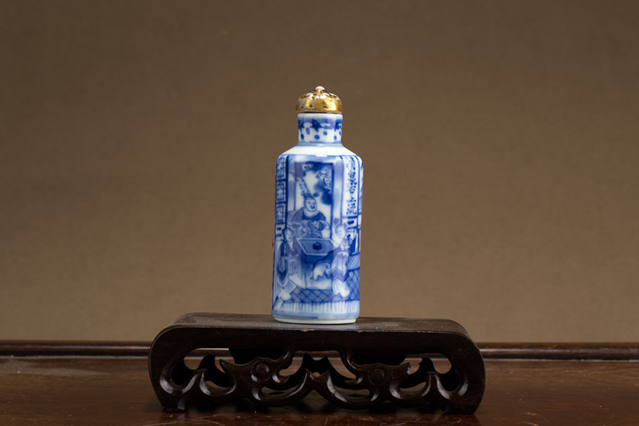 古玩陶瓷清晚·青花人物故事紋鼻煙壺真品鑒賞圖