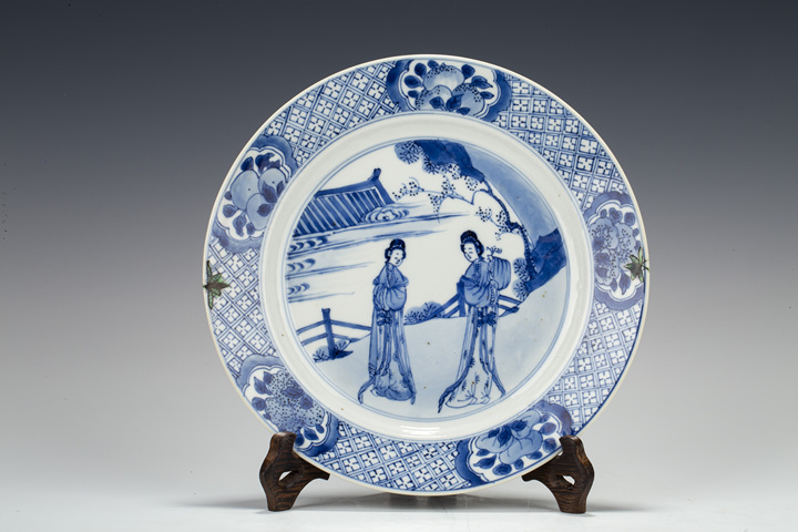 古玩陶瓷清康熙·青花仕女圖折沿盤真品鑒賞圖