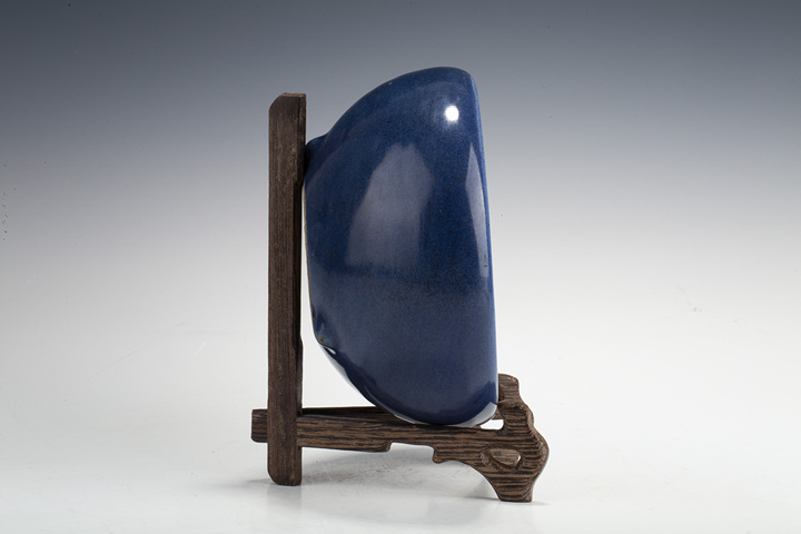 古玩陶瓷清中·霽藍(lán)釉三足爐真品鑒賞圖