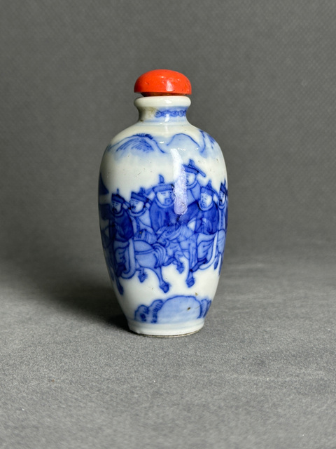 古玩陶瓷青花人物故事紋鼻煙壺真品鑒賞圖