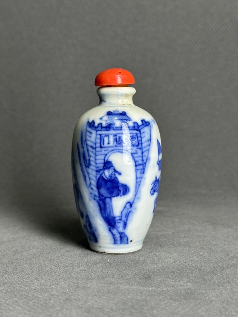 古玩陶瓷青花人物故事紋鼻煙壺真品鑒賞圖