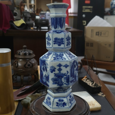 古玩陶瓷青花瓶真品鑒賞圖
