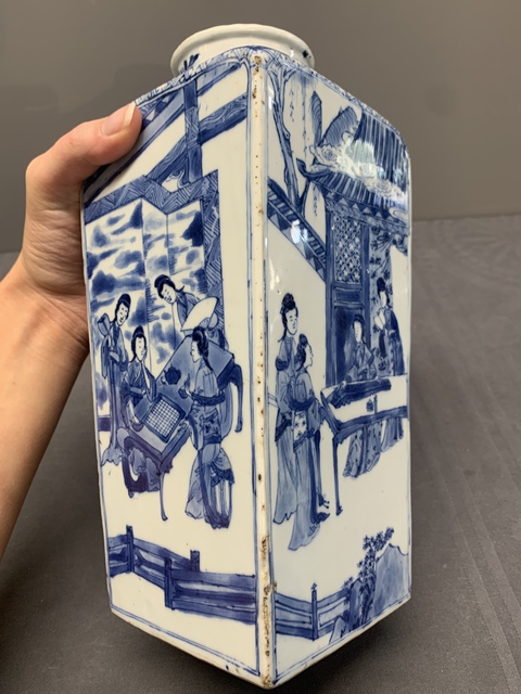 古玩陶瓷青花仕女人物四方梅瓶真品鑒賞圖