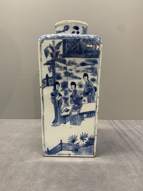 古玩陶瓷青花仕女人物四方梅瓶真品鑒賞圖