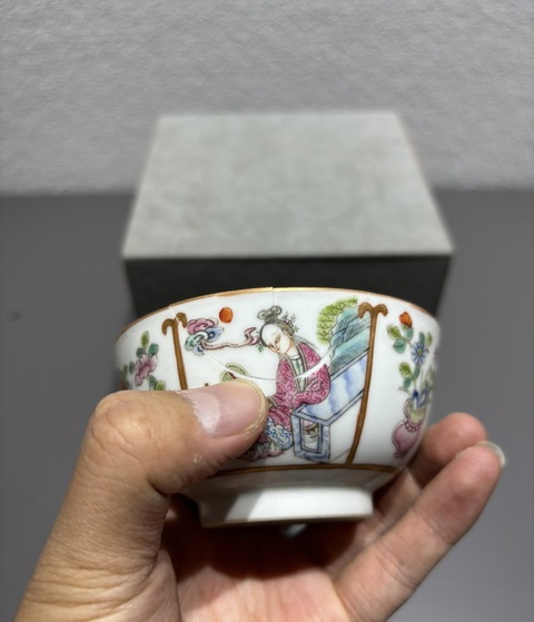 古玩陶瓷粉彩侍女人物茶碗真品鑒賞圖