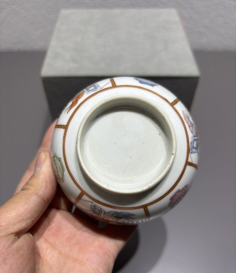 古玩陶瓷粉彩侍女人物茶碗真品鑒賞圖