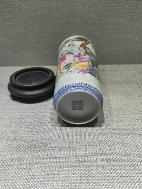 古玩陶瓷人物紋粉彩瓶真品鑒賞圖