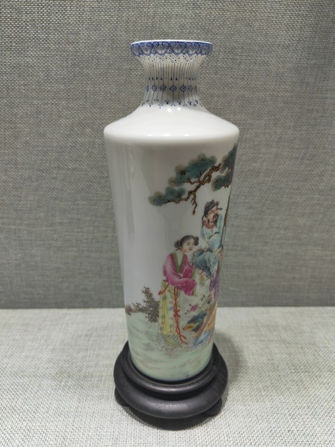 古玩陶瓷人物紋粉彩瓶真品鑒賞圖