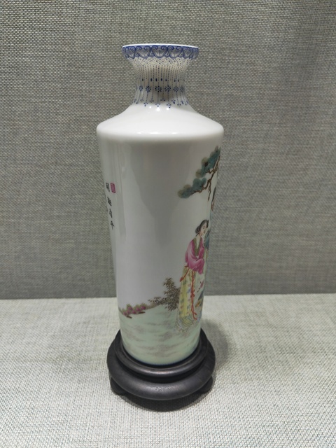 古玩陶瓷人物紋粉彩瓶真品鑒賞圖