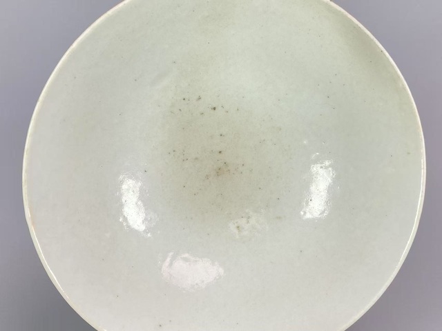 古玩陶瓷珊瑚紅描金人物紋碗真品鑒賞圖