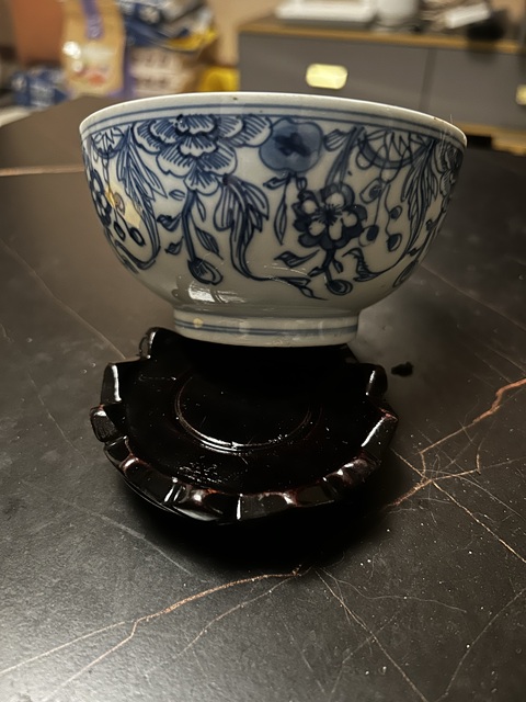 古玩陶瓷花卉紋青花碗真品鑒賞圖