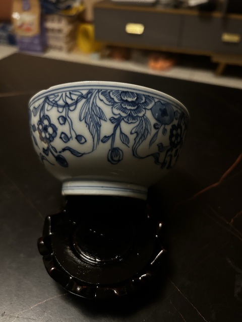 古玩陶瓷花卉紋青花碗真品鑒賞圖