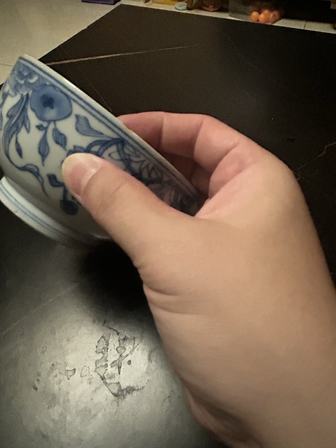 古玩陶瓷花卉紋青花碗真品鑒賞圖